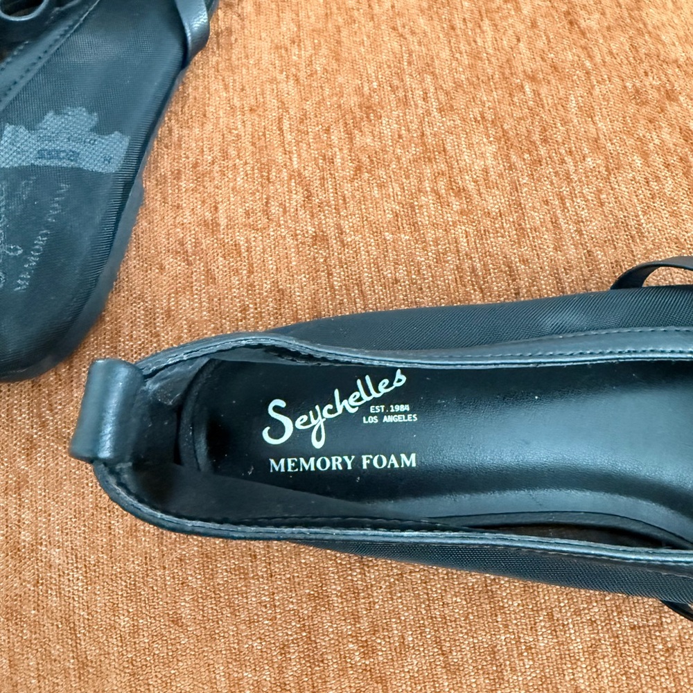 Seychelles Black Women's Flats with Bow Detail - Picture 5 of 5